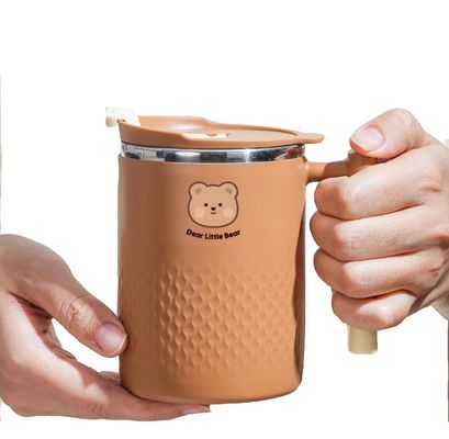 Une tasse à café en acier inoxydable, une tasse d'eau isolante, avec autocollant.