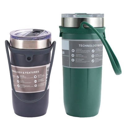 Une tasse de voyage personnalisée en acier inoxydable avec manche en silicone de style américain