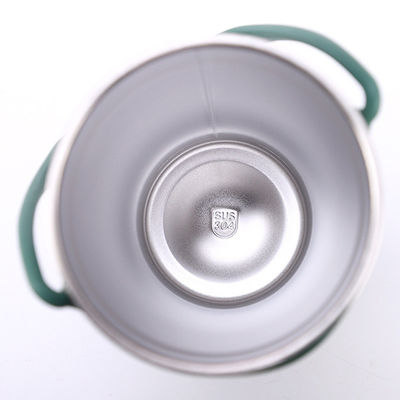Une tasse de voyage personnalisée en acier inoxydable avec manche en silicone de style américain