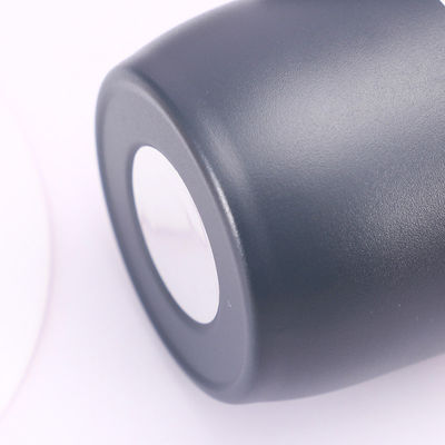 Une tasse de voyage personnalisée en acier inoxydable avec manche en silicone de style américain