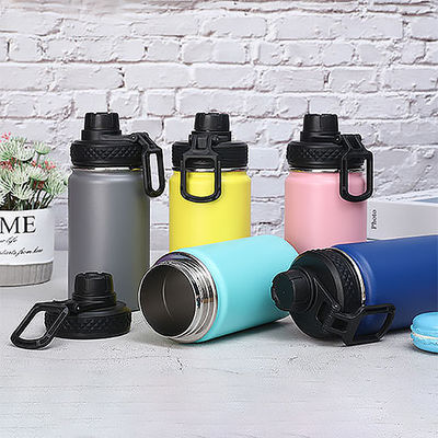 Bouteilles d'eau réutilisables pour le sport Bouteilles d'acier inoxydable à vide isolées avec poignée