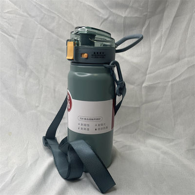 Bouteilles d'eau à sublimation verte isolées sous vide et personnalisées pour clubs sportifs