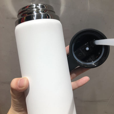Bouteille d'eau de gym isolée sous vide en acier inoxydable 304 avec couvercle de boisson à image droite
