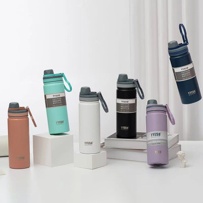 Bouteille d'eau de sport en acier inoxydable isolée avec paille sans BPA et double paroi