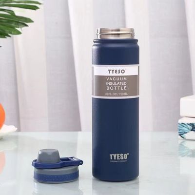 Bouteille d'eau sportive isolée sous vide à double paroi personnalisée pour voyager et camper