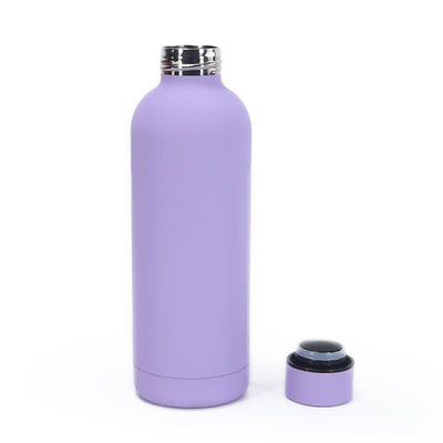 Vase isolée sous vide en caoutchouc à peinture à l'aide d'une coupe droite en acier inoxydable à petite bouche