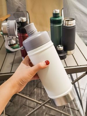 Bouteille d'eau de sport en acier inoxydable jaune isolée Bpa bouteille d'eau vide 18 oz 25 oz bouteilles d'eau