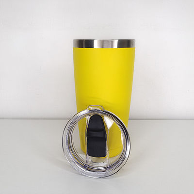 Toutes les personnes compétentes peuvent profiter de cette tasse de voyage en acier inoxydable de 600 ml avec paille