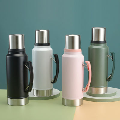 Profitez de boissons chaudes ou froides lors de votre camping avec ce flacon à vide isolé de 1 litre