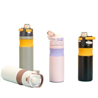 Bouteille d'eau sportive en acier inoxydable de 580 ml avec paille idéale pour toutes les aventures en plein air
