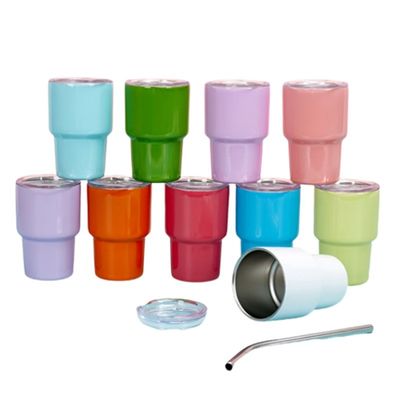 Une fête incontournable 2 oz de mini-coupe à demi-tasse isolée à double paroi avec paille et couvercles