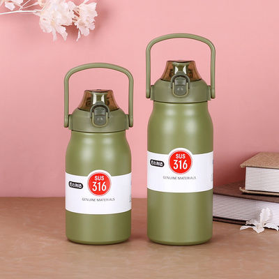 Couleurs personnalisées en acier inoxydable à double paroi Bouteille de sport à boisson isolée directe