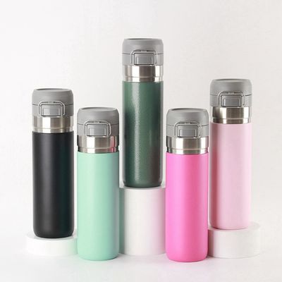 Café, thé, eau, flacon à vide en acier inoxydable à double paroi de 700 ml avec logo personnalisé.