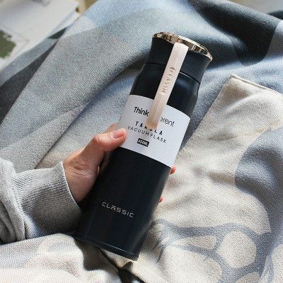 Bouteille d'eau isolée en acier inoxydable de 450 ml pour les sports en plein air et les voyages avec logo personnalisé