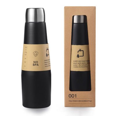 Bouteille d'eau à vide durable pour les entreprises pour le sport Bouteille en forme de cola isolée