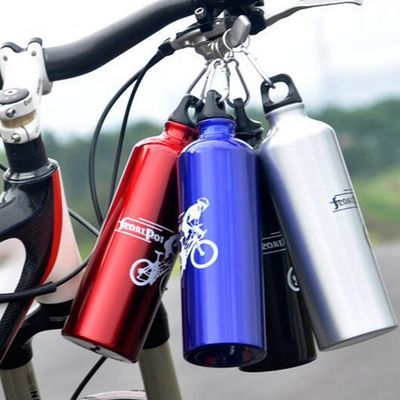 Bouteille d'eau de vélo de montagne avec carabineur et eau bouillante applicable en alliage d'aluminium