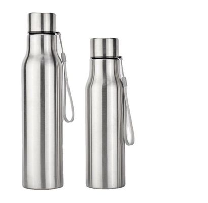 Bouteille d'eau en plastique de 500 ml, parfaite pour tous les boissons.